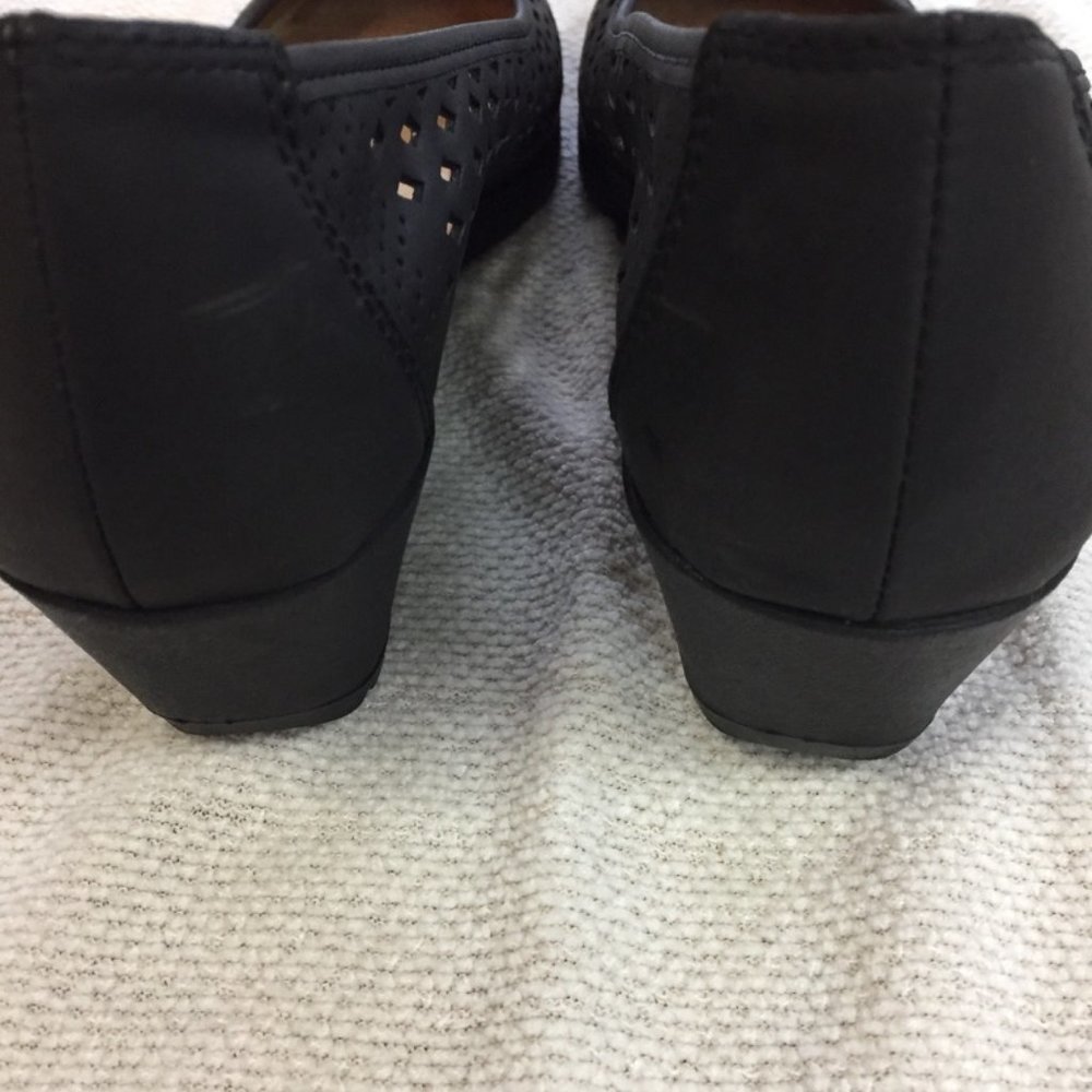 NATURALIZER Brina Black laser cut out wedges - Picture 6 of 7